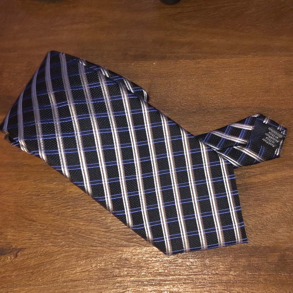 Hathaway men’s tie never worn.